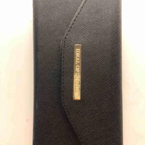  - Helt NYTT skal från ideal of Sweden som passar iPhone 6/7/8. Nypris 399