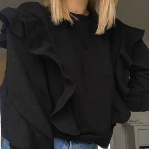  - Jättefin tröja från Ivyrevel😍😍 väldigt skönt material inuti ☺️ jag kan mötas upp i Lund, annars står köparen för frakten❤️