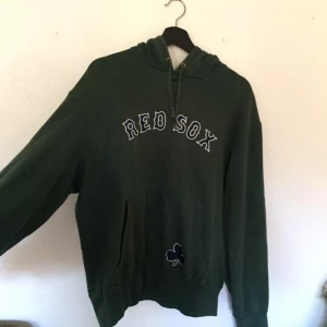  - Säljer denna gröna hoodien från nike! 💚