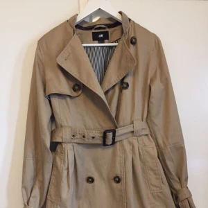  - Fint skick, kan passa till storlek 36 också. 