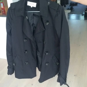  - Tunn jacka från zara. Storlek S. Nästan aldrig använd. 