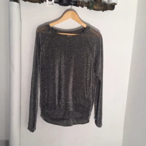  - ⭐️Smått oversize 38
Kan mötas upp i Stockholms innerstad.
Köparen betalar frakten.