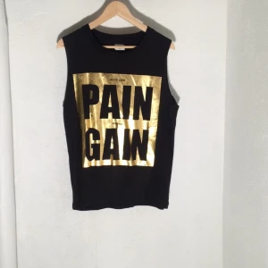  - ⭐️Weekdaylinne
"No more animal pain for human gain" tryck
Strl S
Tar swish, kan mötas i Stockholms innerstad.
Köparen betalar frakten.