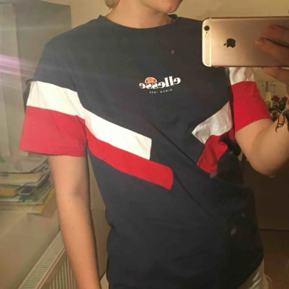 Nästan helt oanvänd Ellesse t-shirt ny pris ca 500 kr . T-shirts.