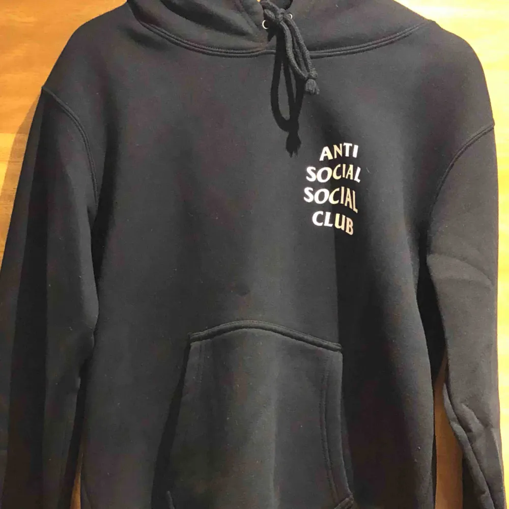 Anti social social club hoodie i storlek S/M, knappt använd. AA kopia. Hoodies.