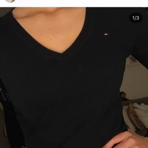  - Säljer min knapt använda Tommy hilfigher sweatshirt i strl XS, 300kr