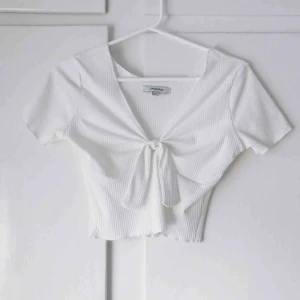  - Jättefin vit topp från Chiquelle. Använd en gång. Frakt tillkommer. Betalning med swish