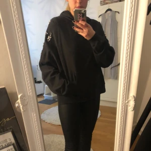  - Snygg Hood med pärlor