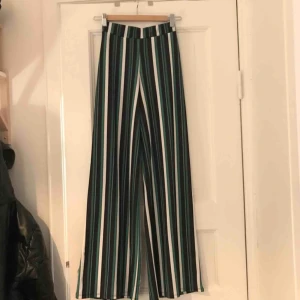  - Säljer superfina byxor från Gina tricot Använda 1 gång! 