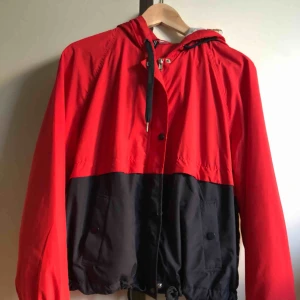  - Superfin jacka från HM, endast använd 2 gånger! Säljer den för att den inte riktigt passar mig. 