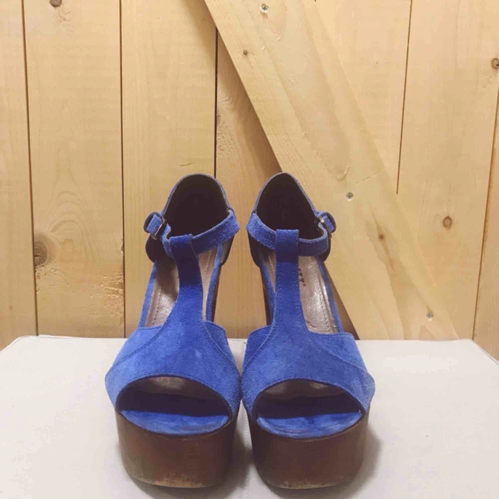Blåa skor från scorett i mocka | Plick Second Hand