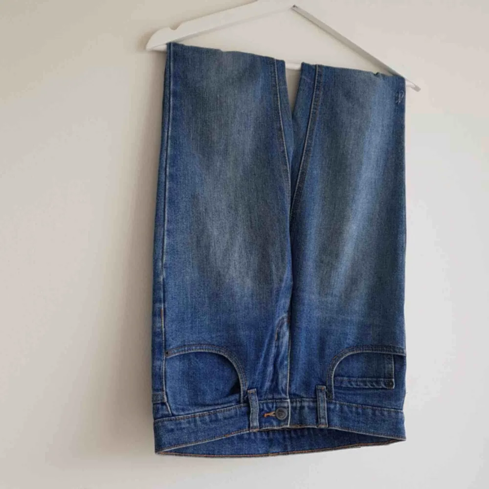 Jeans från Cheap Monday. Storlek 27/32. Hämtas i Uppsala eller skickar men köparen betalar frakt. . Jeans & Byxor.