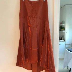  - Kjol från HM, aldrig använd. Möts upp i Sthlm eller skickar mot fraktkostnad. 