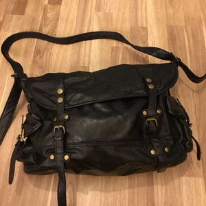  - Läderväska,väl använd