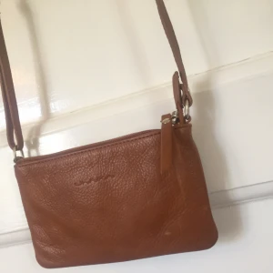  - Äkta läder/skinn väska från Ulrika🌸
