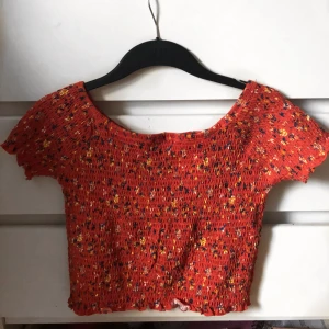  - Jätte söt topp från bikbok, aldrig använd. 🌼🌺