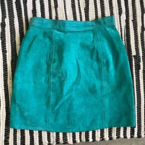  - Fin turkos mockakjol strl 36. Frakt 39 kr.