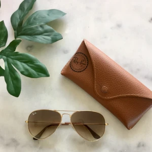  - Snygga RAY BANS Aviator, använda ett fåtal gånger i jättefint skick. Skickas/möts i Uppsala 🕶 