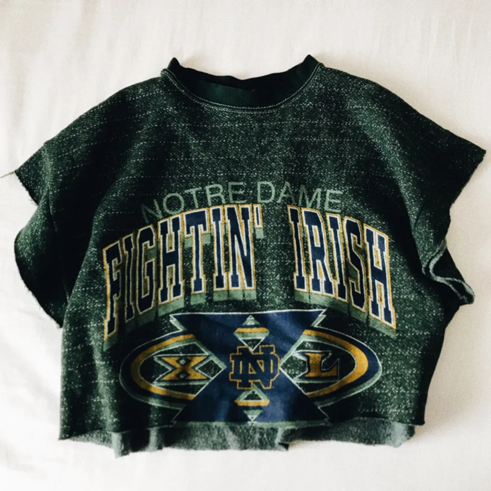 💚 kortärmad sweatshirt från urban outfitters vintage-avdelning i London. använd men forf som ny. 💚. Hoodies.