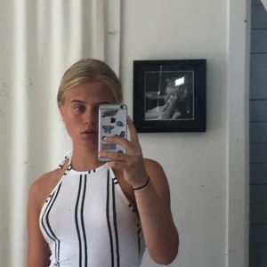  - Superfint och skönt linne från monki. Passar perfekt till sommaren! Köparen står för frakt💋