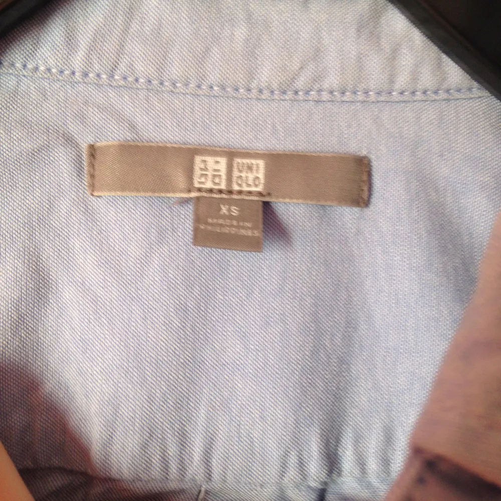 Ljusblå skjorta från japanska märket uniqlo. Skjortor.