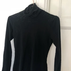  - Snygg tröja från benetton! Knappt använd!  Kan mötas upp eller så betalar köparen frakten!🌸