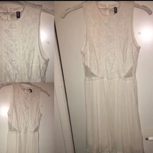  - Vit klänning från H&M. Storlek 38. Använd endast en gång. Pris: 60kr Tjej bosatt i Västerås. DM:a vid intresse! Pris kan diskuteras. Inga byten. Köparen står för eventuella fraktkostnader. 😃 tar swish & kontanter. 💸