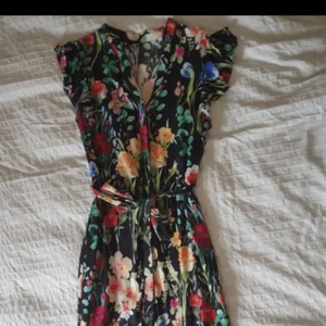  - 🍒Tag removed,used it once :) super good condition. Very beautiful,sophisticated look.  Original cost about 700kr.🌺 Perfect for the summer.  