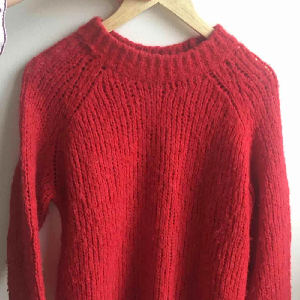 Bimba y Lola brand sweater, rarely used.  Made in Italy.  40% acrylic, 36% alpaca, 14% Merino wool, 10% polyamide. Tröjor & Koftor.