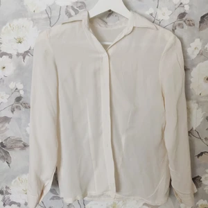 Meshskjorta - Genomskinlig vit skjorta/blus i bra skick. Gratis frakt!