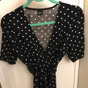  - Supersöt blus/tröja/T-shirt från Gina! 299:- nypris och aldrig använd! Superfin storlek Large men passar alla från XS -L 🦋💕💞🤗