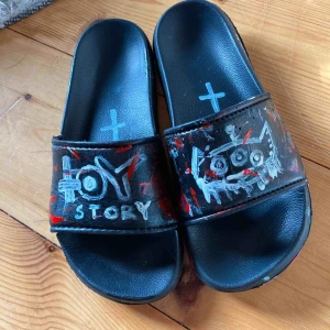  - Egen designade flipflops. Köparen står för frakten som ligger på ca 40kr