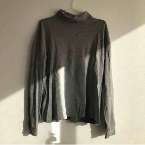  - Grå Polo!!! Köpt second hand!