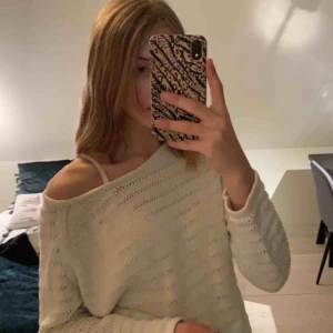  - Superfin stickad tröja från Filippa K. Använd en del men i bra skick. Passar till de mest 🥰🥰 frakt tillkommer 