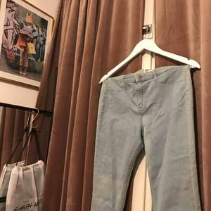 Sköna, ljusblå skinny jeans i stretchigt material, perfekta till i vår🙌🏻