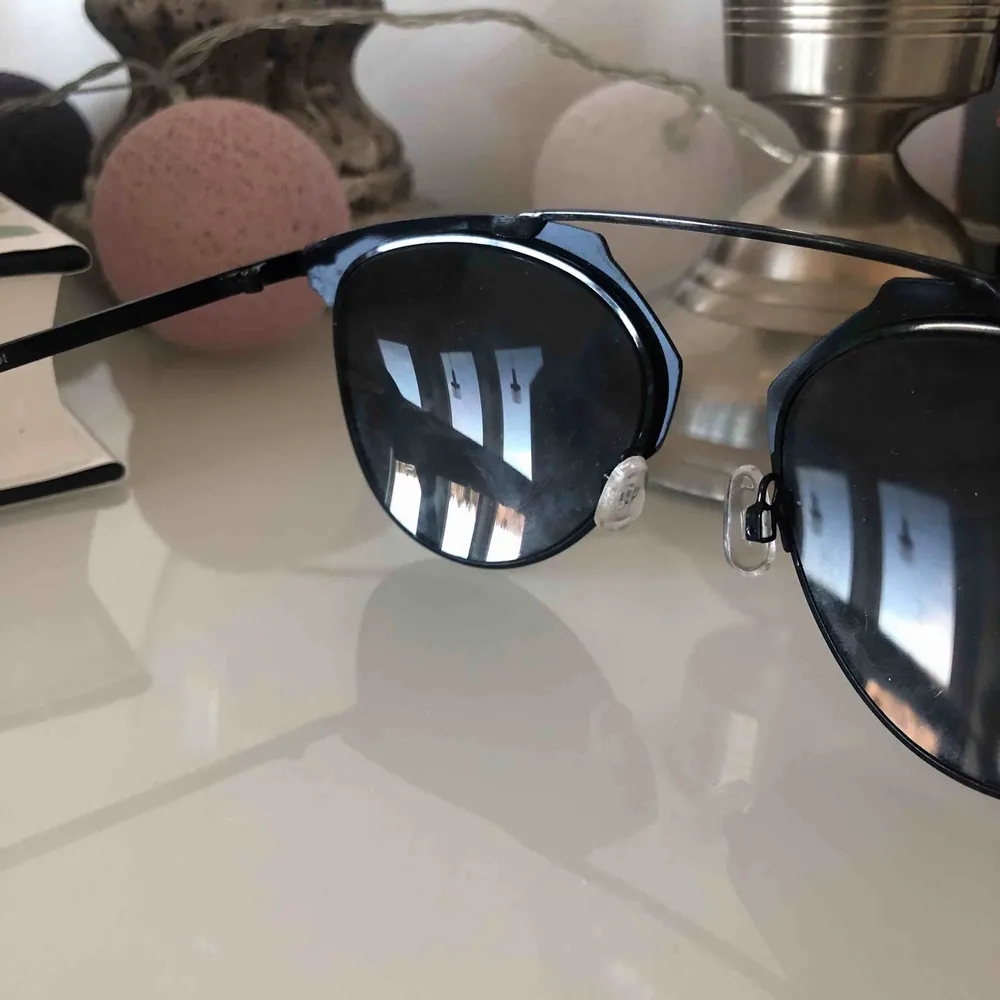 Coola solglasögon från Gina. Uv 400. Dior inspirerade tror jag :). Accessoarer.