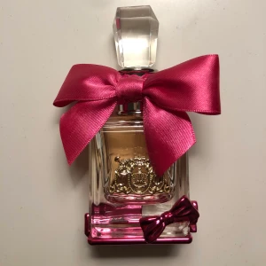 Viva la juicy parfym 30 ml - Använt endast ett fåtal gånger. Kan mötas upp i Uppsala/Västerås eller så får du stå för frakten.