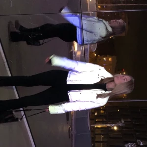 Reflexjacka  - Säljer denna supersnygga reflexjackan på grund av att jag har en liknande!💞 mycket bra skick. +frakt 