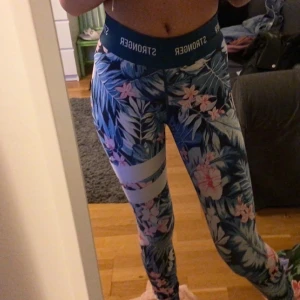 Stronger tights - Säljer ett par stronger tights då jag hade två stycken likadana. Dom är knappt använda och är i bra skick, använt 5 gånger därför är startbudet på 100kr så buda💗