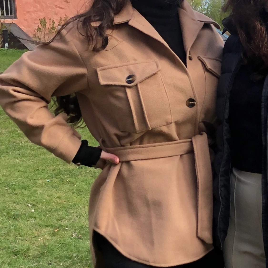 Beige jacka med knappar