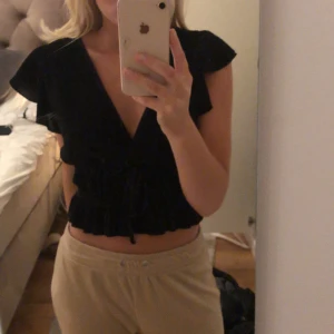 Zara topp xs - Urringad zara topp i storlek xs. Använd fåtal gånger. Köpte för 199 o säljer för 70 kr