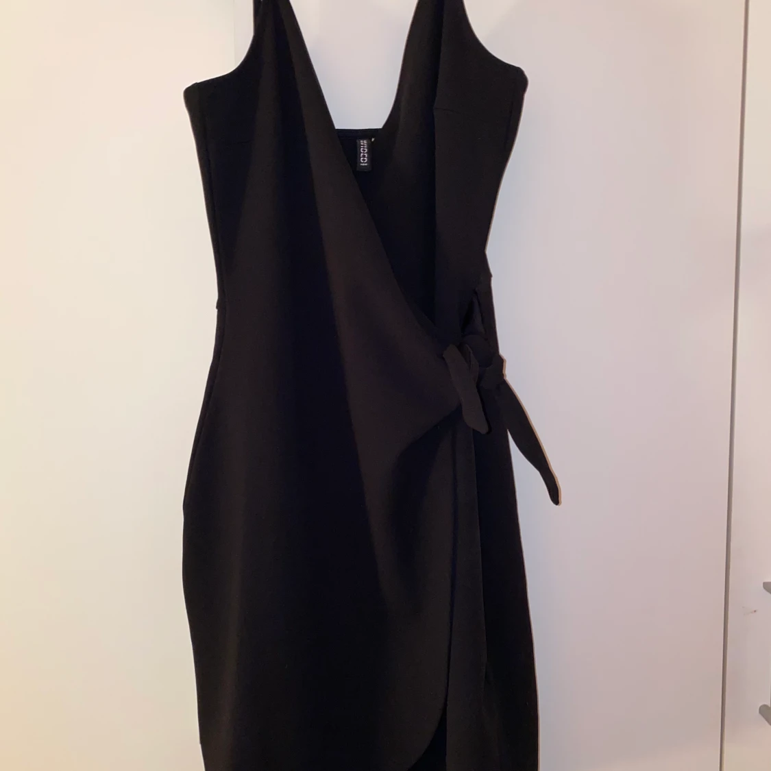 Svart Wrap Klänning - 90