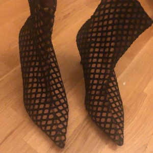 Zara klackar boots skor storlek 37 - Skor i Storlek 37 endast använda 1 gång