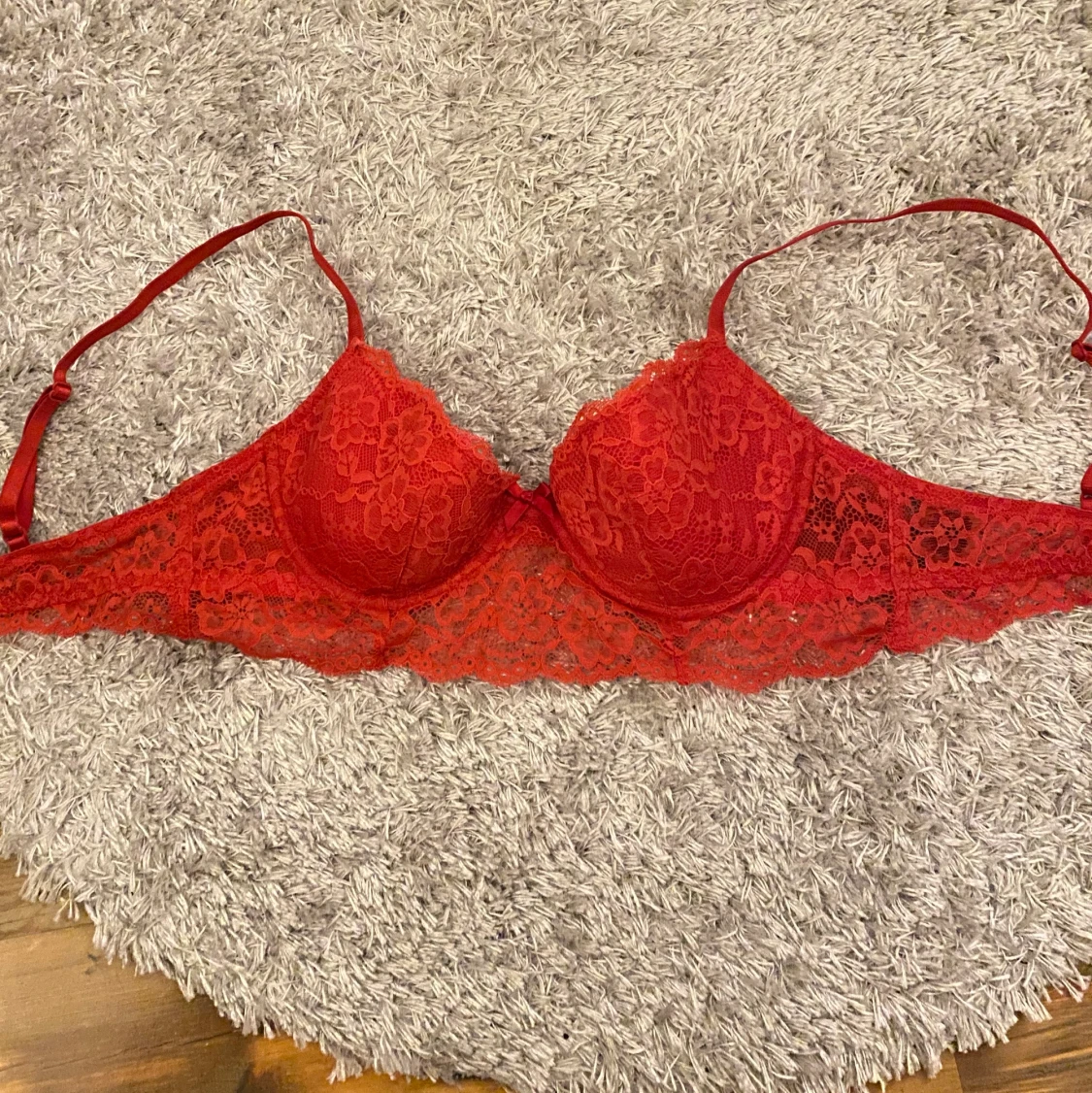 Röd spets bh