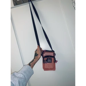 Väska Junkyard - Liten och ball väska från Junkyard (helt oanvänd)!