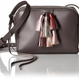 Rebecca minkoff mini sofia crossbody väska - Rebecca minkoff mini Sofia crossbody new metallic great multi. Jättefin väska med bra utrymme. Köpt i usa och endast använd 1-2 gånger. Fler bilder finns. Dustbag m.m. tillkommer. Köparen står för frakten. Nypris: ca 2000kr. Pris kan diskuteras💖