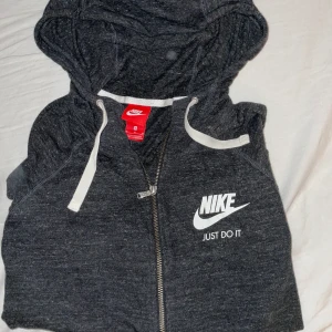 Tröja.  - Storlek M. 