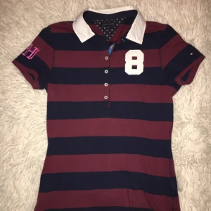  - Ny Tommy hilfiger piké, använd 1-3 gånger
