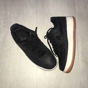  - Jättefina Nike Air storlek 38,5. Enbart testade. 400kr+frakt/eventuellt mötas i Gävle. Swish/kontanter går bra. 