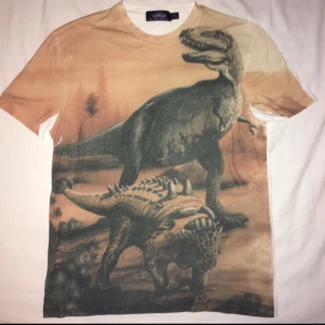  - Topshop t-shirt. Bekvämt tyg! Helvit rygg. 